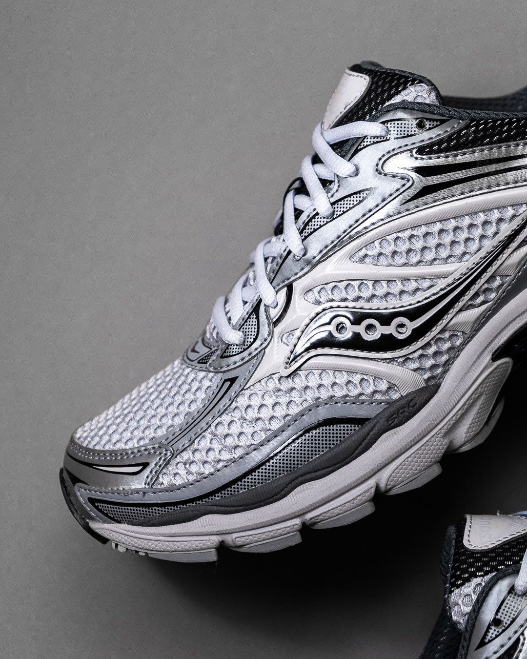 Saucony ProGrid Omni 9